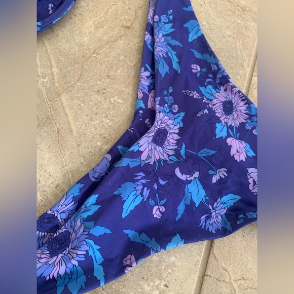 PINKCOLADA TROPEZ BIKINI TOP AND MALDIVES BIKINI BOTTOMS IN VIOLET WILD BLOOM - Picture 6 of 10